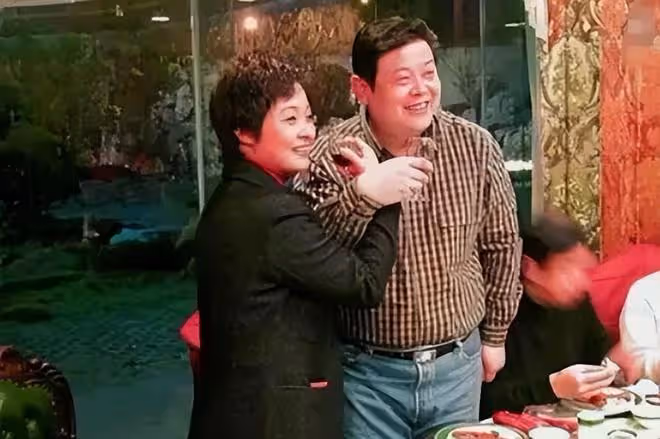 傅彪去世17年了,他的妻子張秋芳,竟然成了身家上億的富婆