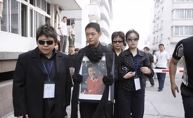 傅彪去世17年了,他的妻子張秋芳,竟然成了身家上億的富婆