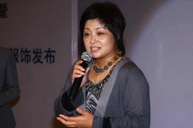 傅彪去世17年了,他的妻子張秋芳,竟然成了身家上億的富婆