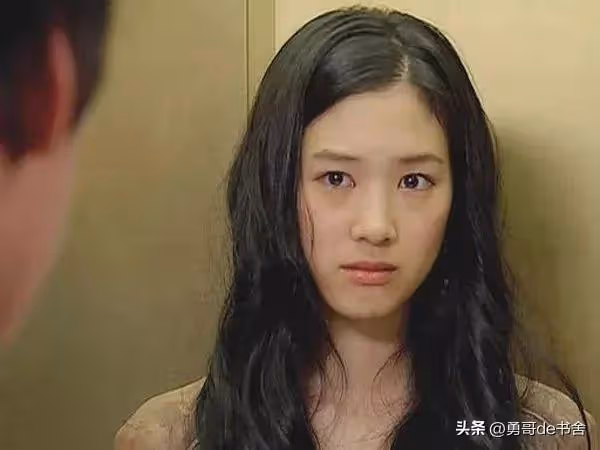 41歲過氣女星未婚未孕，因整容聲名狼藉，如今一個人獨居火遍全網