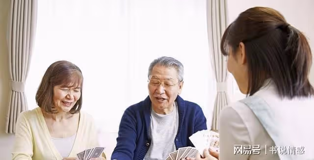 75歲老人聰明養老：與其請外人當保姆，還不如花錢請子女伺候