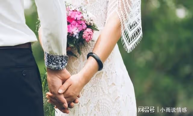 妻子提出離婚，患病丈夫苦苦哀求，妻子：錢都給你，我只要離婚