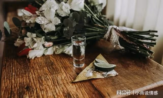 妻子提出離婚，患病丈夫苦苦哀求，妻子：錢都給你，我只要離婚