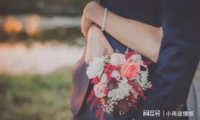 妻子提出離婚，患病丈夫苦苦哀求，妻子：錢都給你，我只要離婚