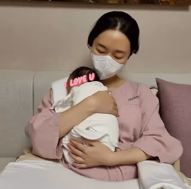 韓影后女星坦言懷孕時陷入抑鬱，產後公開亮相3個月暴瘦14kg