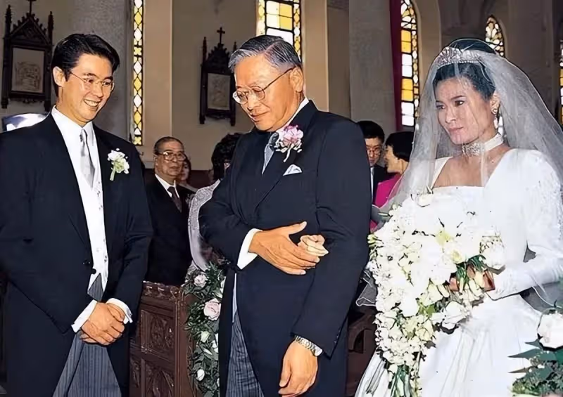 何超瓊的好閨蜜楊穎欣，富豪丈夫嫌她生不了兒子，她立刻選擇失婚