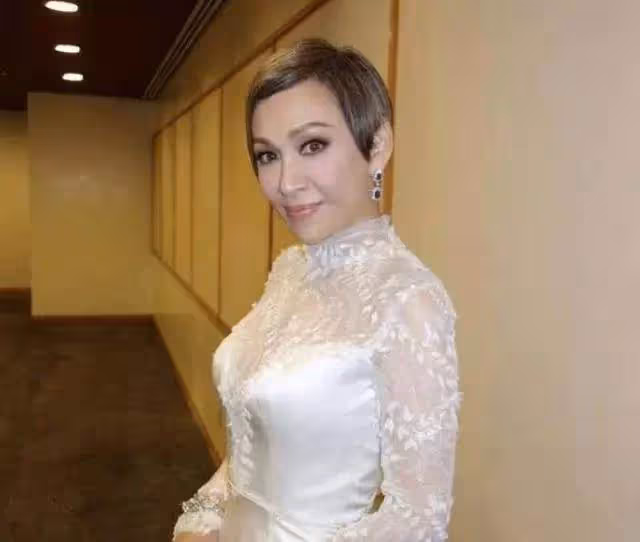 周潤發前妻余安安經歷2段感情未果，獨自辛苦撫養2個女兒成人，如今62歲依舊風韻猶存：單親媽媽一樣精彩