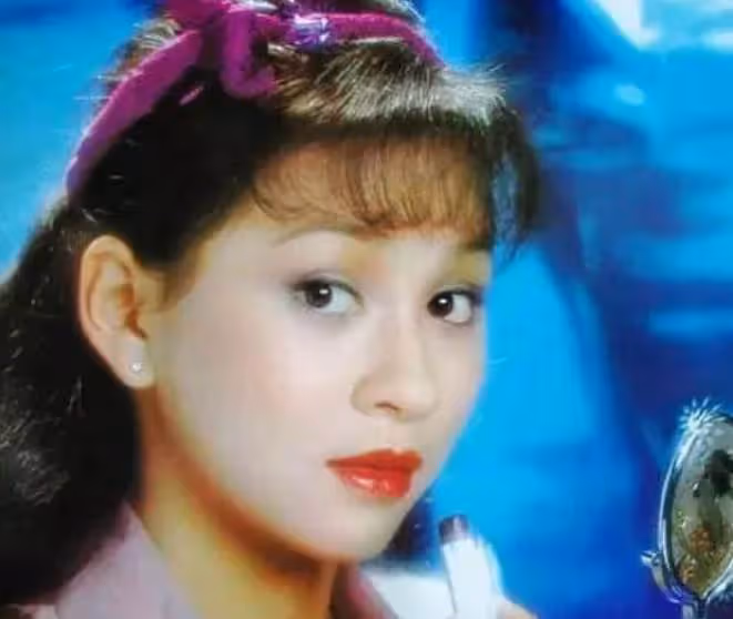 周潤發前妻余安安經歷2段感情未果，獨自辛苦撫養2個女兒成人，如今62歲依舊風韻猶存：單親媽媽一樣精彩