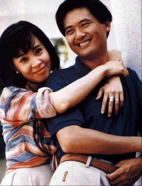 周潤發前妻余安安經歷2段感情未果，獨自辛苦撫養2個女兒成人，如今62歲依舊風韻猶存：單親媽媽一樣精彩