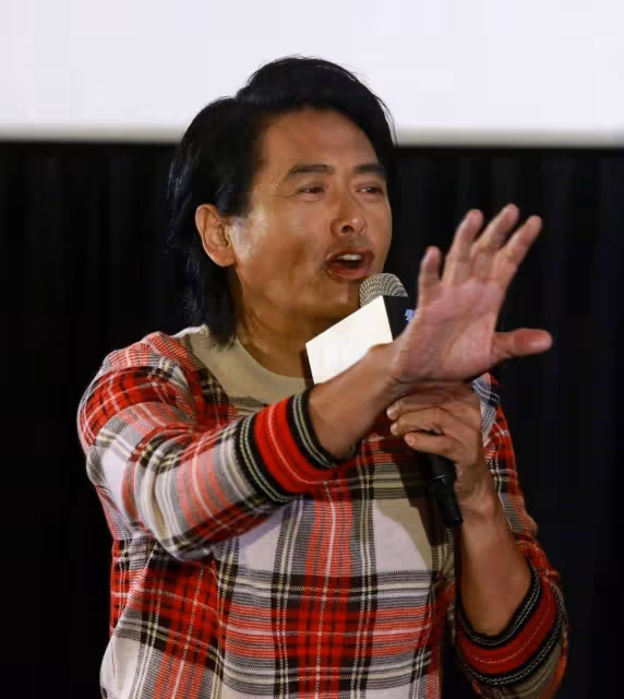 羨慕50歲劉嘉玲與周潤發爬山！風采依舊氣勢足，可惜顏值無人繼承