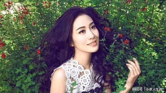 42歲葉璇演戲受傷，臉被刺刀戳出血窟窿，醫生縫3層皮膚恐留疤