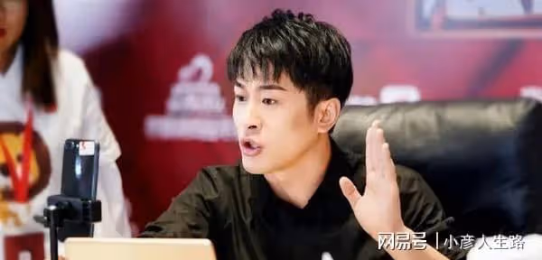 辛巴舉報劉畊宏夫婦賣假貨,朱丹葉一茜王耀慶等明星也都賣了假貨