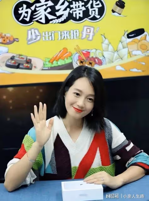 辛巴舉報劉畊宏夫婦賣假貨，朱丹葉一茜王耀慶等明星也都賣了假貨