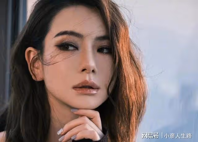 戚薇悄悄脫身,劉畊宏被辛巴逼著道歉,為何明星都栽在「假貨」上