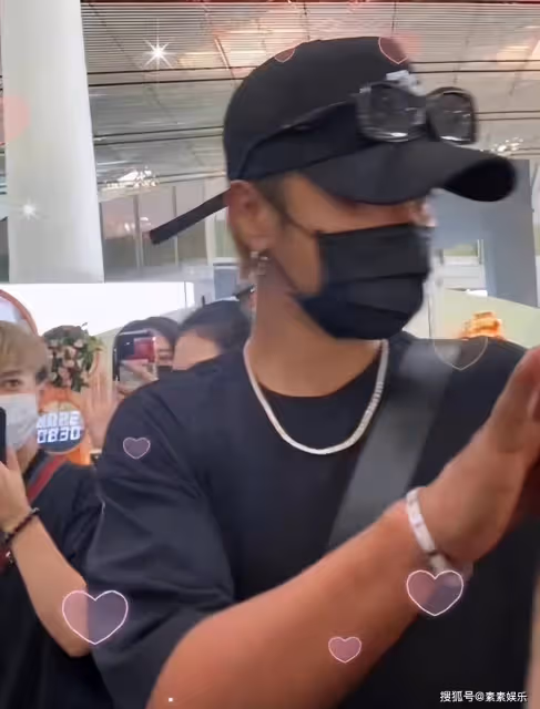 羅志祥時隔2年現身北京,安慰粉絲先不要哭,承諾會經常回來