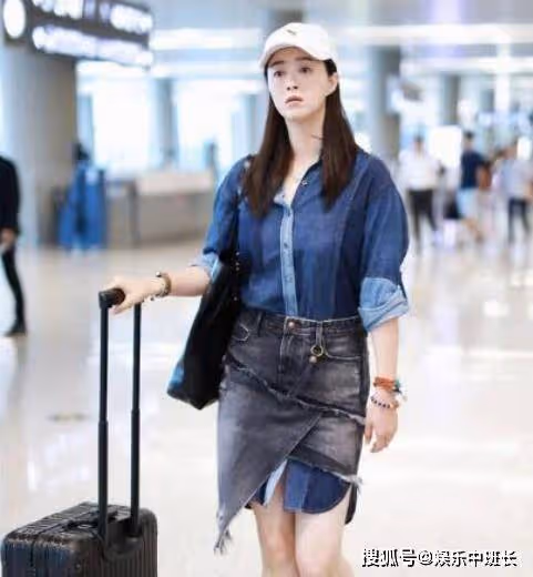 得罪半個娛樂圈的她，現身機場已無人接機，只能「默默低頭」離去！