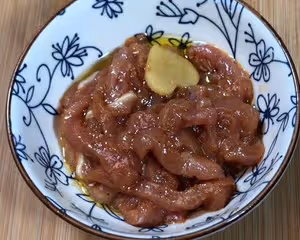 夏天來了，沒胃口就來份香辣開胃榨菜肉絲粉