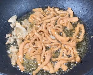夏天來了，沒胃口就來份香辣開胃榨菜肉絲粉