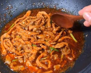 夏天來了，沒胃口就來份香辣開胃榨菜肉絲粉