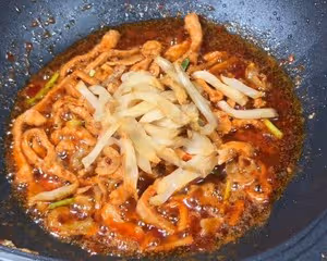 夏天來了，沒胃口就來份香辣開胃榨菜肉絲粉