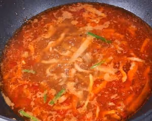 夏天來了，沒胃口就來份香辣開胃榨菜肉絲粉
