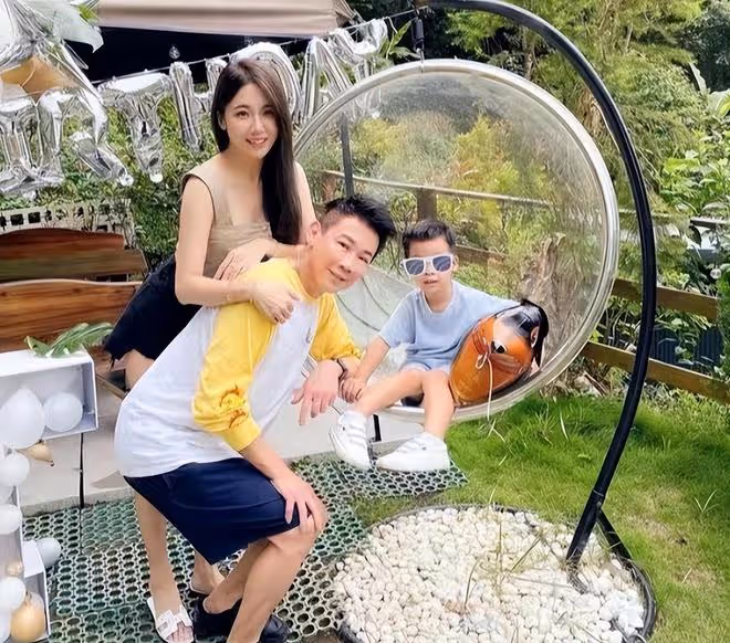 陶喆結婚8周年,一家坐遊艇出海慶祝,小18歲嬌妻穿泳衣美腿吸睛
