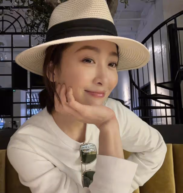 香港知名女星被曝懷二胎!腹部微微凸起孕味足,獲丈夫驚喜慶生
