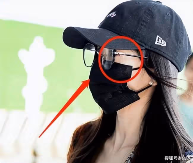 楊冪現身路邊造型太火辣 腰上纏繞一圈繩子 ...
