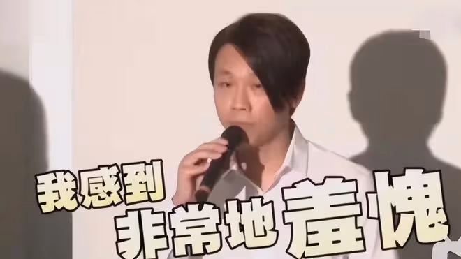 陶喆乘遊艇慶結婚8周年!53歲滿頭白髮,妻子穿泳裝秀白皙美腿