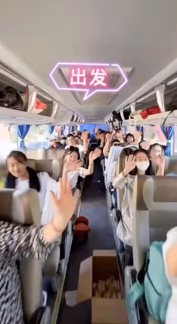 前央視主持周洲太豪橫!包度假村帶全公司團建,提2萬包包顯身價