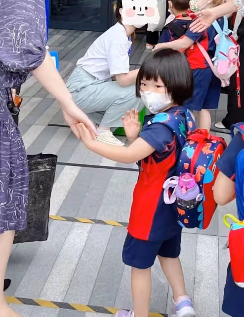 王祖藍一家定居上海!被曝送女兒讀國際學校,此前回港曾損失上億