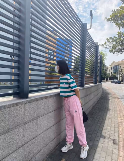 王祖藍一家定居上海!被曝送女兒讀國際學校,此前回港曾損失上億