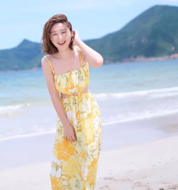 35歲港姐高海寧大秀身材!穿超短褲湖邊騎單車,細腰長腿太吸睛