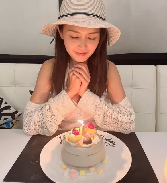 TVB知名女星與富商男友甜蜜出遊!再曝好事將近,不介意當後媽
