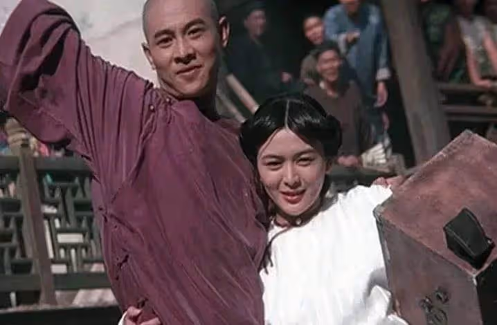 香港四大美女,中老年獨身,年輕時被富豪追,退圈多年瀟灑無兒女