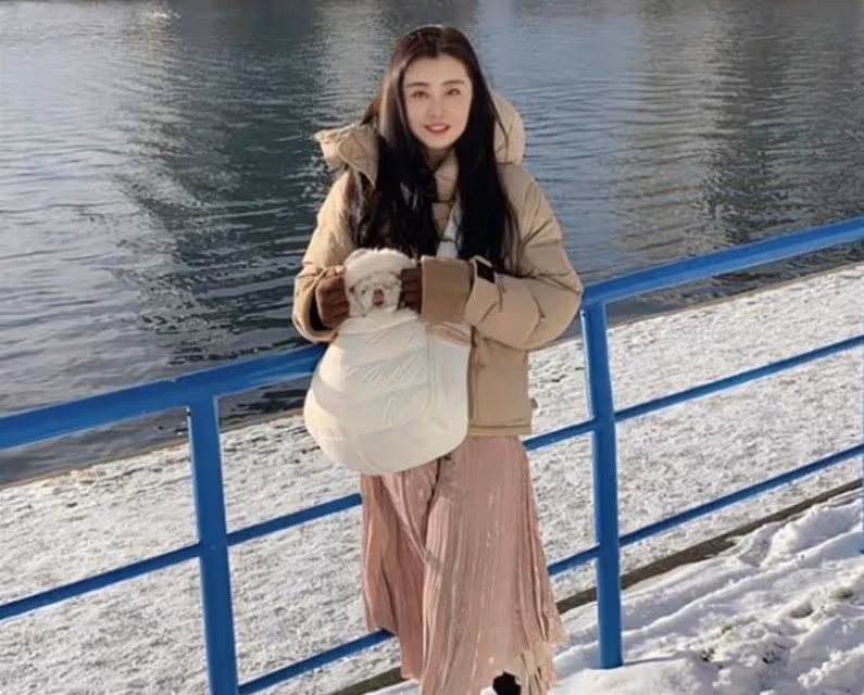 香港四大美女,中老年獨身,年輕時被富豪追,退圈多年瀟灑無兒女