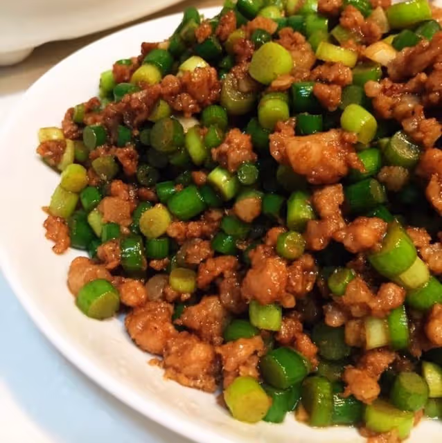 蒜薹炒肉沫