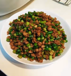 蒜薹炒肉沫
