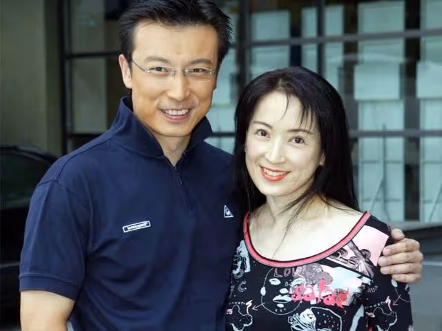 TVB實力女星前夫高調秀恩愛!身形圓潤發福明顯,與富婆女友相依