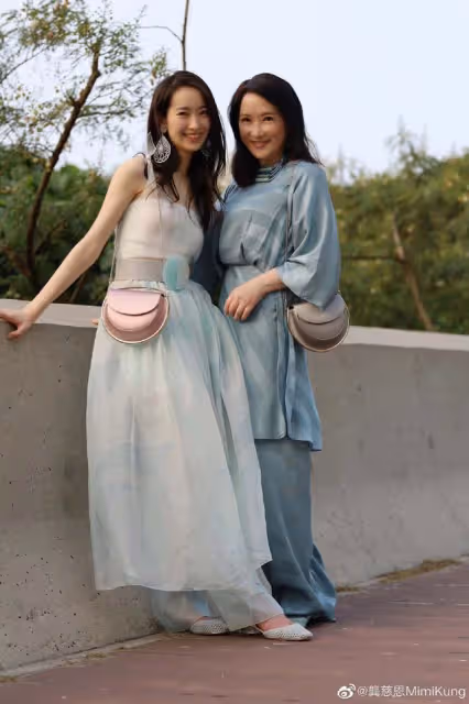 TVB實力女星前夫高調秀恩愛!身形圓潤發福明顯,與富婆女友相依