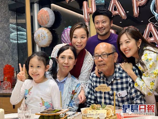 唐詩詠離巢因童年悲劇?父母離異母猝逝後 哥哥炒燶股票獨力養家