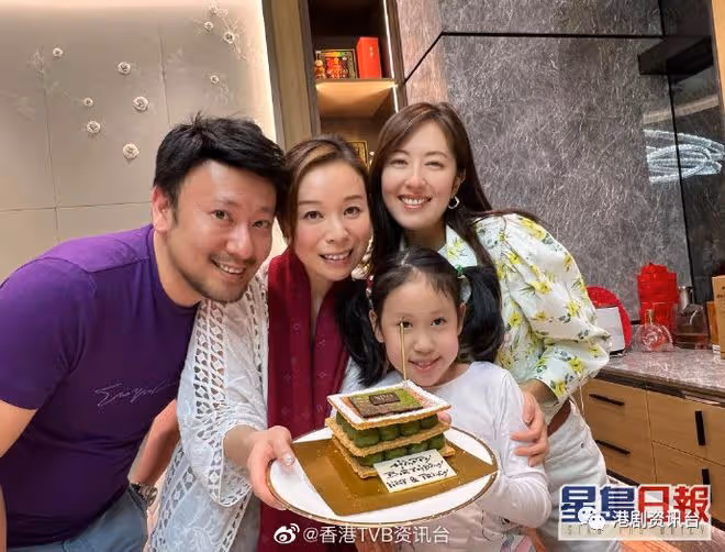 唐詩詠離巢因童年悲劇?父母離異母猝逝後 哥哥炒燶股票獨力養家