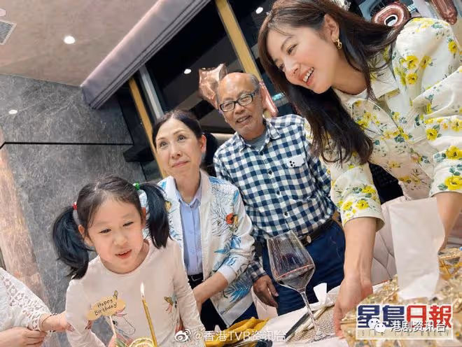 唐詩詠離巢因童年悲劇?父母離異母猝逝後 哥哥炒燶股票獨力養家