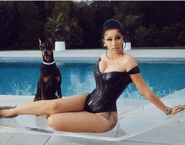 美國女rapperCardi B:與麻辣雞的恩恩怨怨