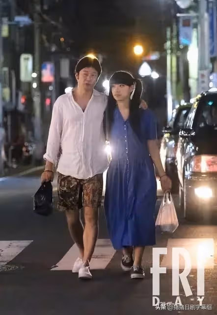與相差18歲嬌妻的婚前約會照曝光