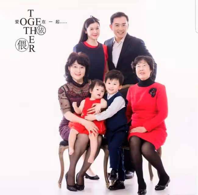 49歲黃海冰為網紅站台熱舞!扭腰擺胯超賣力,身材發福撞臉沙溢