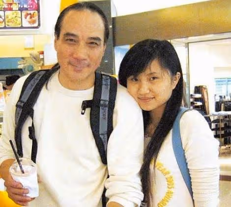 徐少強被美女贊身體好，72歲外形健碩「老當益壯」，為養小30歲嬌妻仍在拍戲，網友：風采不減當年