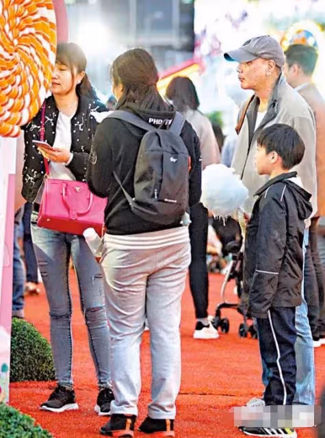 徐少強被美女贊身體好，72歲外形健碩「老當益壯」，為養小30歲嬌妻仍在拍戲，網友：風采不減當年