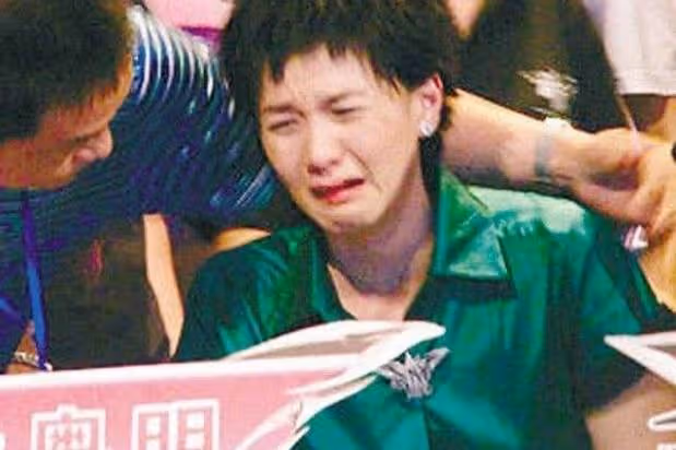 自認為自己很紅，上節目做導師瘋狂耍大牌，被封殺以後哭著求原諒