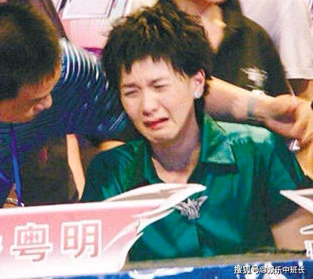 自認為自己很紅，上節目做導師瘋狂耍大牌，被封殺以後哭著求原諒